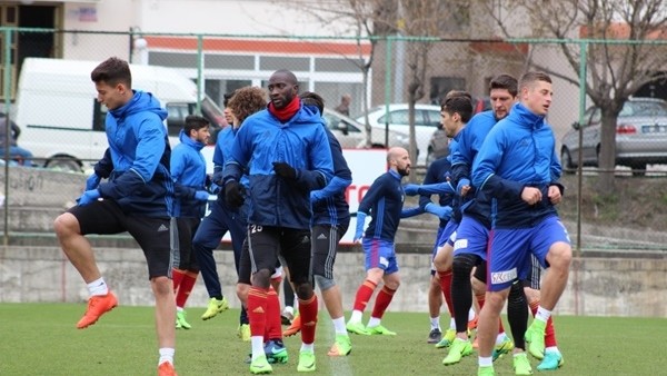 Kardemir Karabüksporda Medipol Başakşehir mesaisi sürüyor