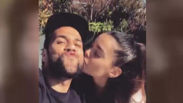 Dani Alves'e öpücük yağmuru!