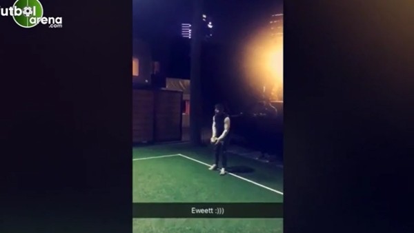 Emre Belözoğlu'ndan ayakla basket!