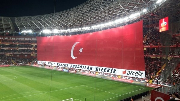 Antalya'da ana sponsor koreografisi