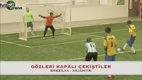 Gözleri kapalı çekiştiler