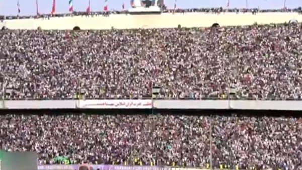 Taraftarlar stadı tıklım tıklım doldurdu