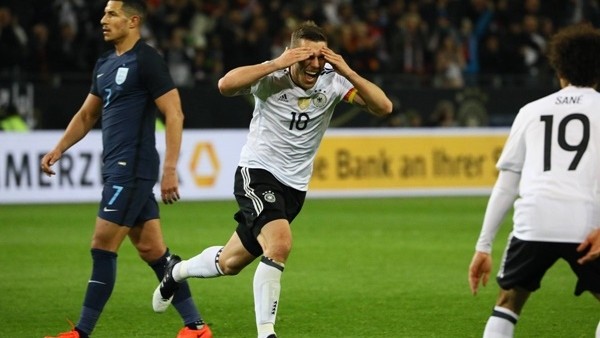 Lukas Podolski'nin İngiltere'ye attığı gol