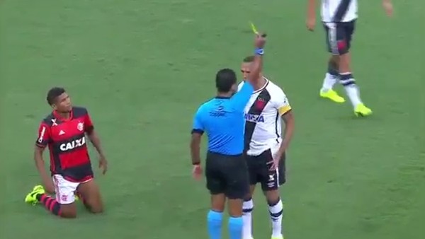 Luis Fabiano'dan hakeme sert hareket!