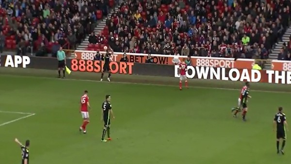 Topu sektirirken kaptırdı, gol yedi!