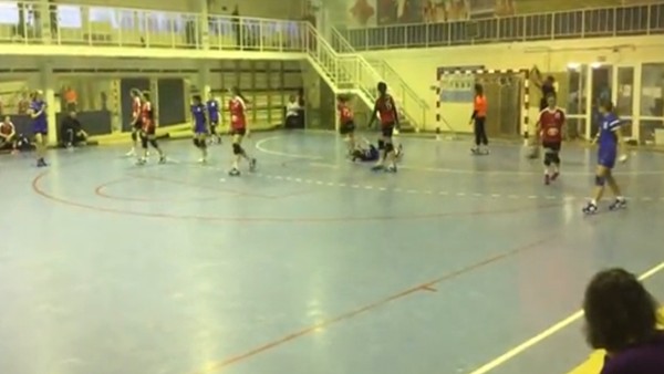 Rus hentbolcudan acımasız hareket