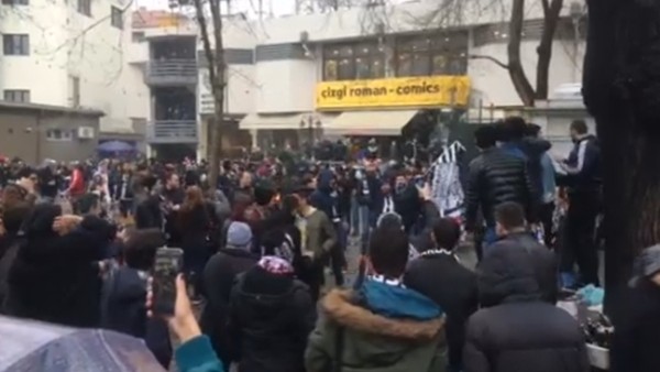 Beşiktaşlı taraftarlardan şampiyonluk tezahüratları