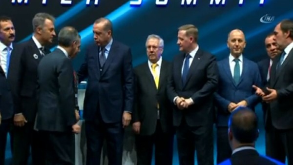 Aziz Yıldırım ve Fikret Orman birbirlerinden gözlerini kaçırdı