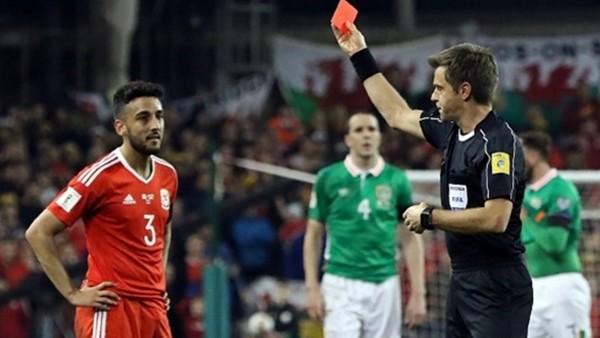 Taylor'un İrlanda maçında gördüğü kırmızı kart