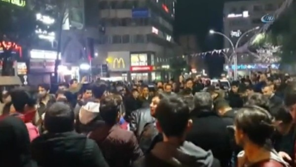 Trabzonspor taraftarı galibiyeti çılgınca kutladı