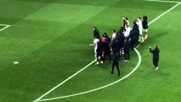 Şenol Güneş, Olympiakos maçı sonrası ilk kez taraftarlara üçlü çektirdi