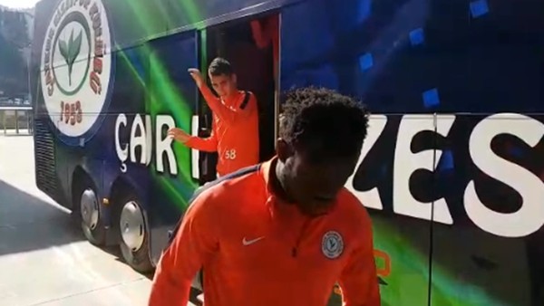 Çaykur Rizesporlu oyuncuların Çaykur Didi stadyumuna gelişi