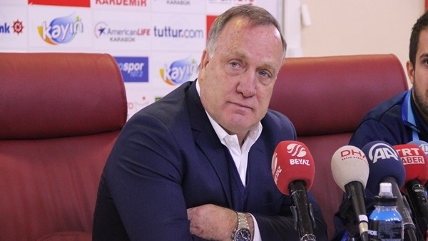 Adcocaat: 'Sezon sonuna kadar patron benim'