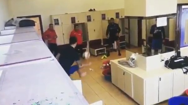 Trabzonspor'un soyunma odasında futbol şov