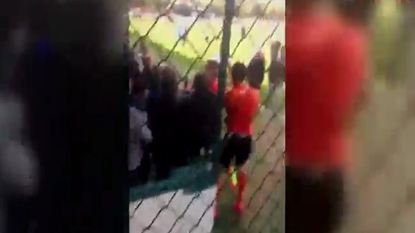 Jamie O'Hara taraftara saldırdı