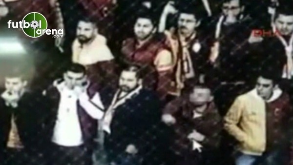 Volkan Demirel'e cep telefonu atan taraftar yakalandı