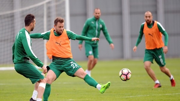 Bursaspor'da Batalla takımdan ayrı çalıştı