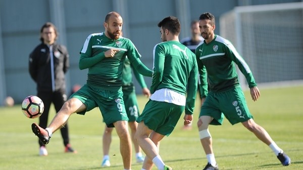 Bursaspor, Galatasaray'a bileniyor