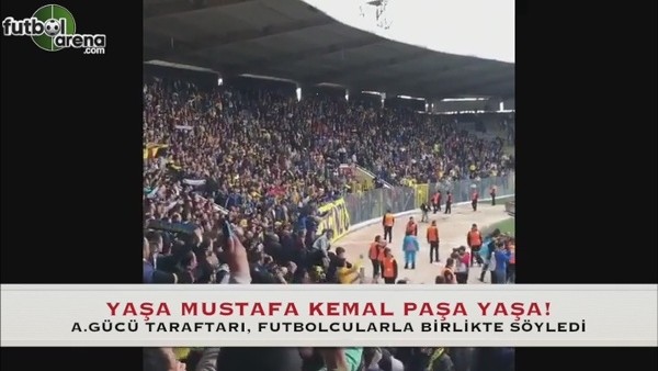 Taraftar - futbolcu İzmir Marşı'nı söyledi