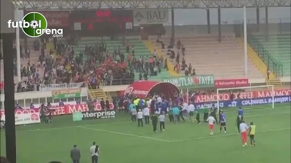 Alanyaspor taraftarları Özgür Yankaya'yı sahadan çıkarmadı