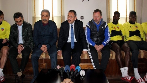 Bakan Mehmet Özhaseki'den Kayserispor'a moral ziyareti