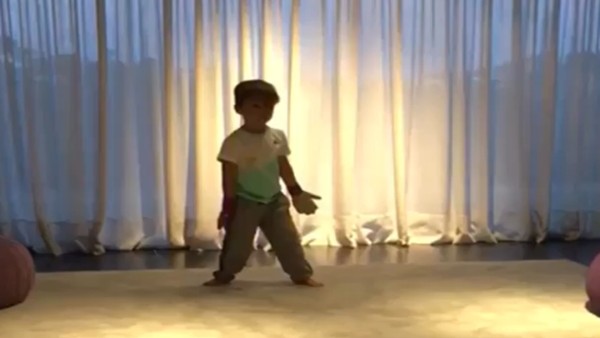 Luis Suarez'in oğlu babasını taklit etti