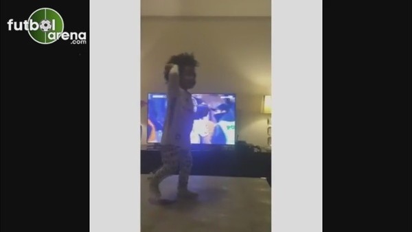 Atiba Hutchinson'ın golünden sonra Noah'ın sevinci