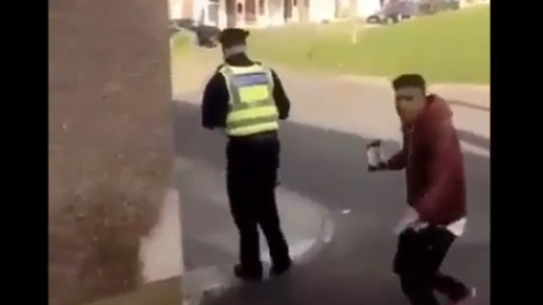 Polise bacak arası!