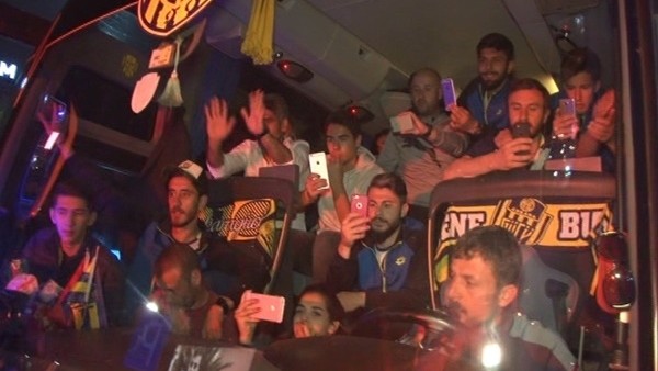 Ankaragücü taraftarından coşkulu şampiyonluk turu