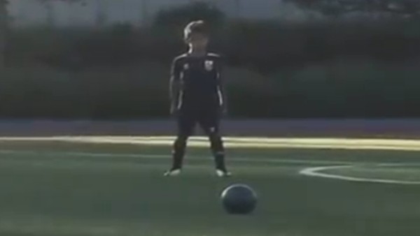 Cristiano Ronaldo'nun oğlu frikikten attı