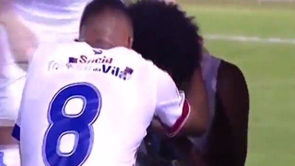 Golü attı, ağlamaya başladı