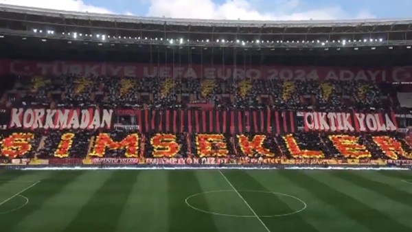 Eskişehirsporlu taraftarlardan muhteşem koreografi!