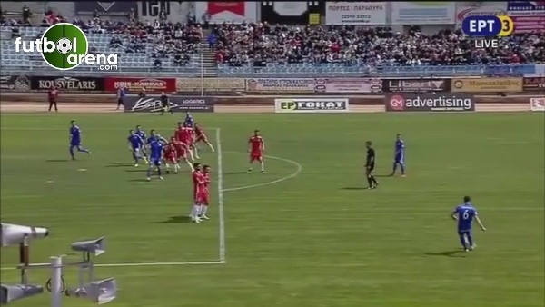 Ofsayt kuralını unutan hakem