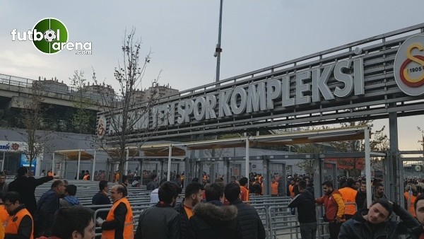 Derbi öncesi TT Arena stadının çevresi.