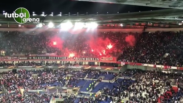 Babel'in golünden sonra Beşiktaş tribünleri