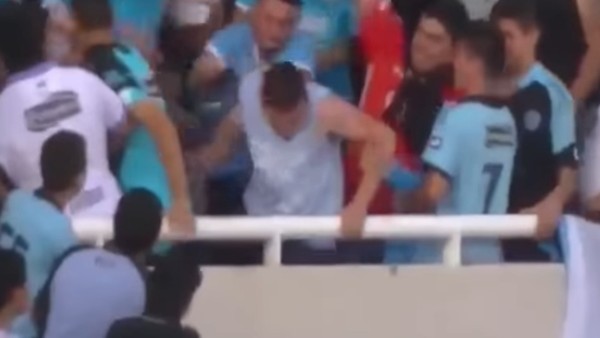 Arjantin'de tribünden atılan taraftar öldü