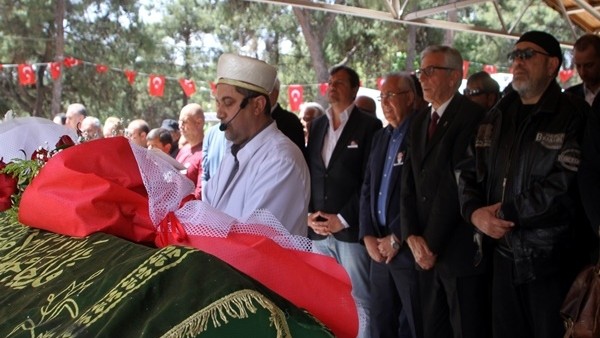 Efes'in efsane kaptanı son yolculuğuna uğurlandı