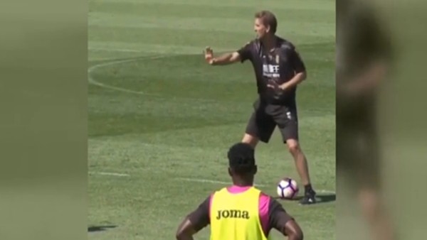 Tony Adams dansla başladı