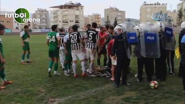 Mersin'de amatör maçta ortalık karıştı