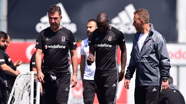 Beşiktaş'ta Aboubakar sakatlandı