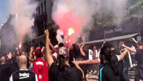 Lyon sokakları alev alev yanıyor