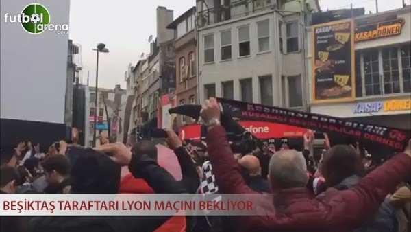 Beşiktaş taraftarı Lyon maçını bekliyor