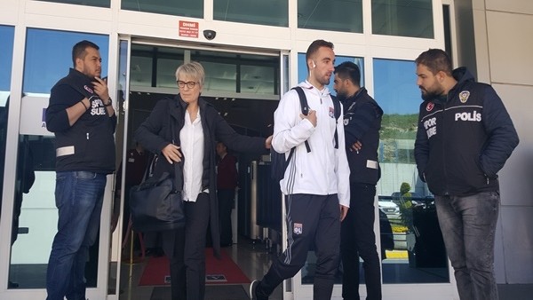 Beşiktaş'ın rakibi Lyon, İstanbul'a geldi
