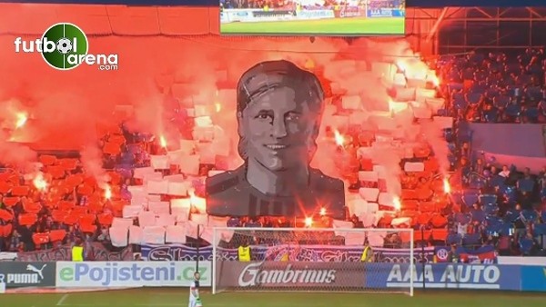 Viktoria Plzen'in taraftarları Rajtoral'ı koreografiyle andı