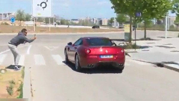 Ronaldo'nun arabası göz kamaştırdı!