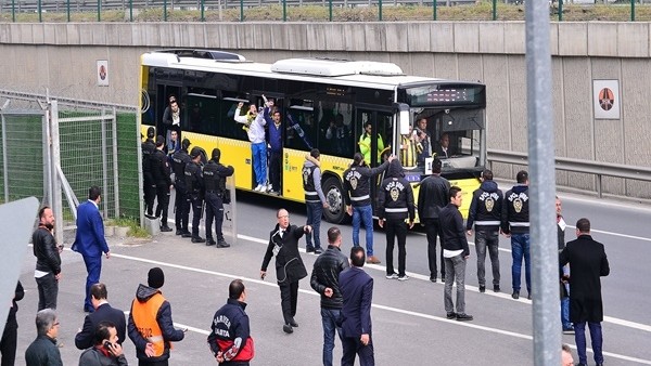 Fenerbahçeli taraftarlar TT Arena'ya geldi