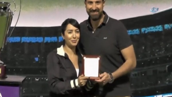 128 erkek arasında kadın teknik direktör 1. oldu