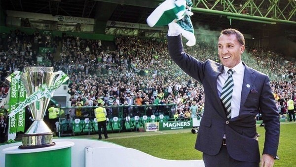 Celtic şampiyonluk kupasını kaldırdı!