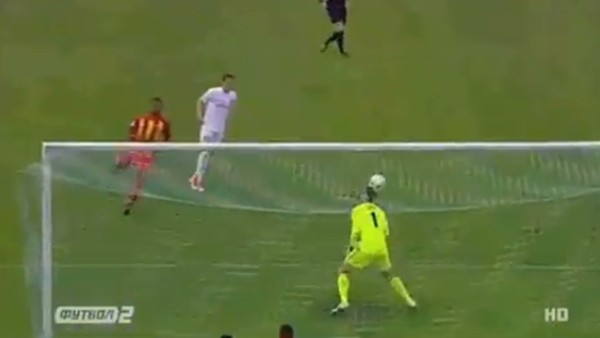 Ukrayna Ligi'nde kaleciden akıl almaz hata!