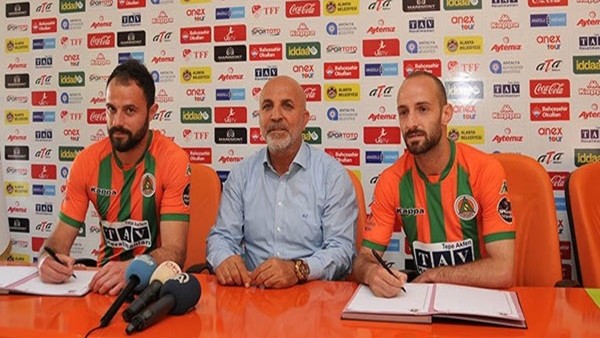 Alanyaspor'dan çifte imza